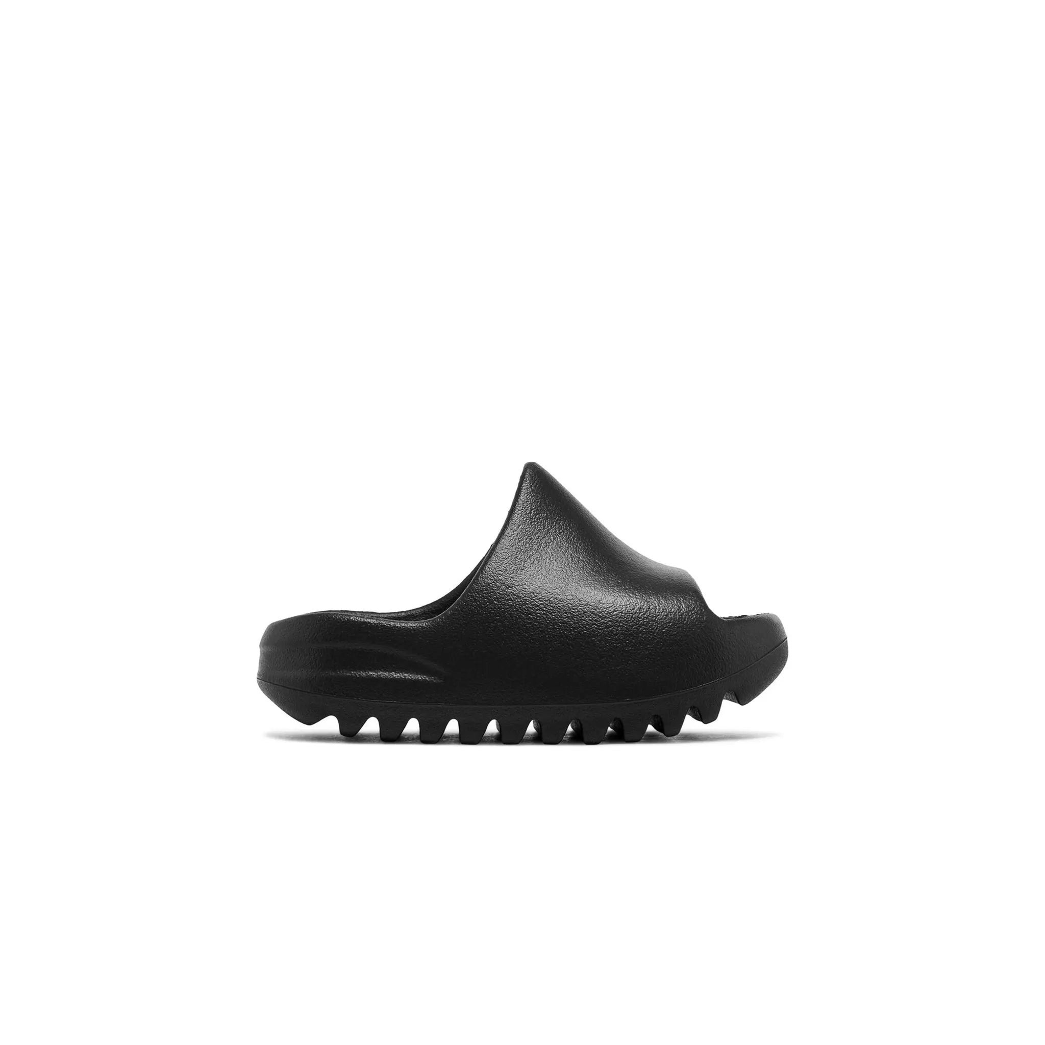 Side view of Adidas Yeezy Slide Kids Dark Onyx ID5104